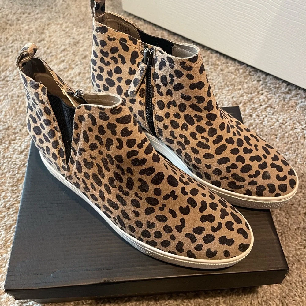 **NEVER WORN ** Cheetah Carlson shoes - Picture 2 of 3